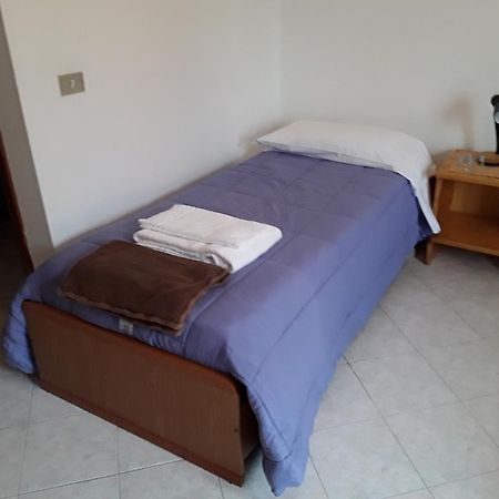 B&B Columbus Grassobbio Bagian luar foto